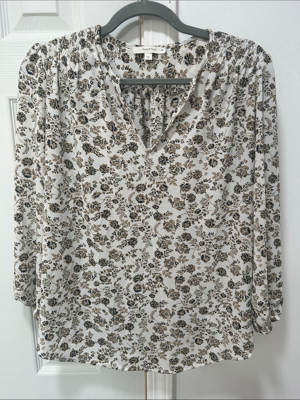 fun 2 fun Cream Floral V-Neck Long Sleeve Blouse